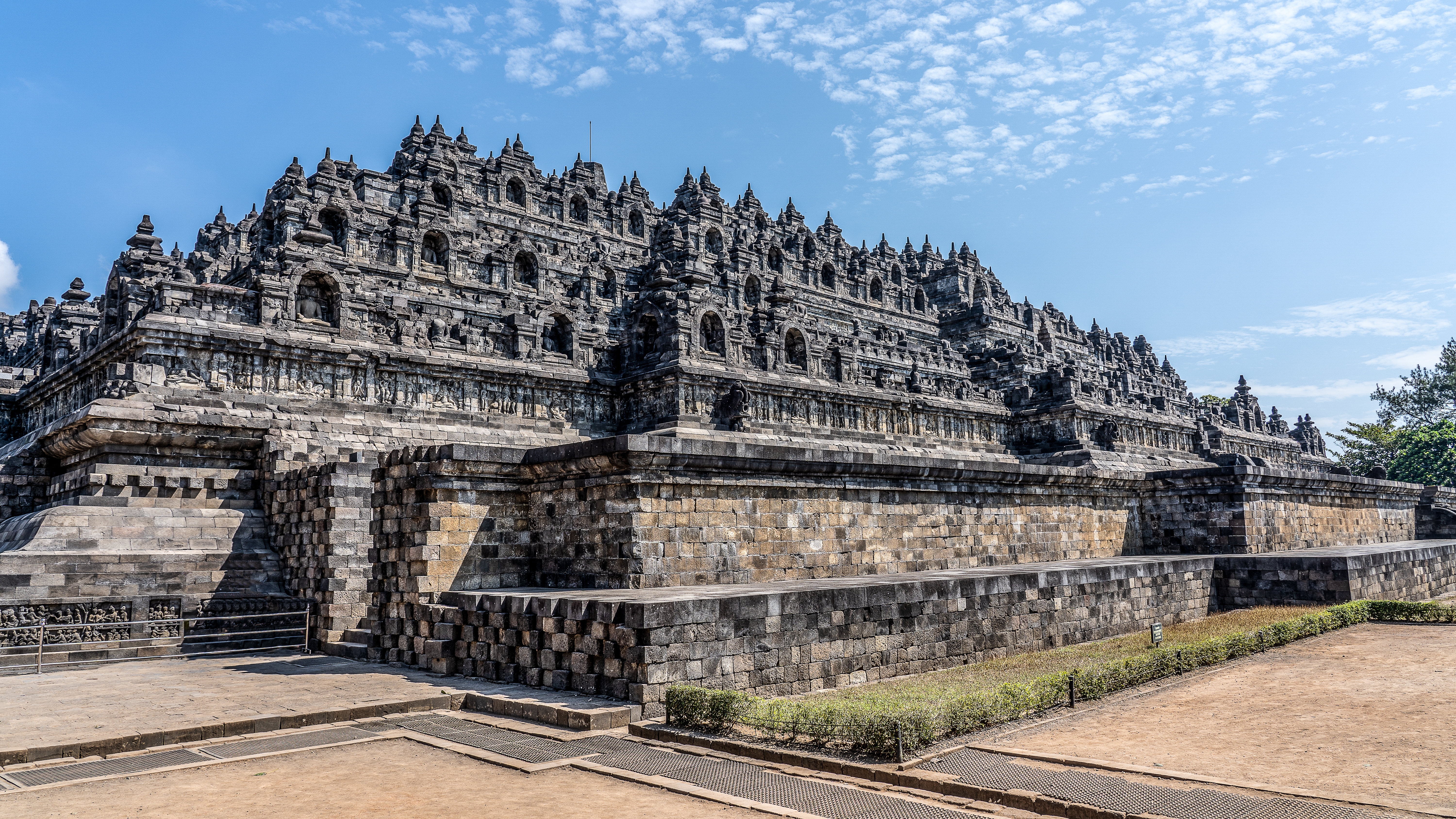 Ilustrasi candi dan budaya Jogja